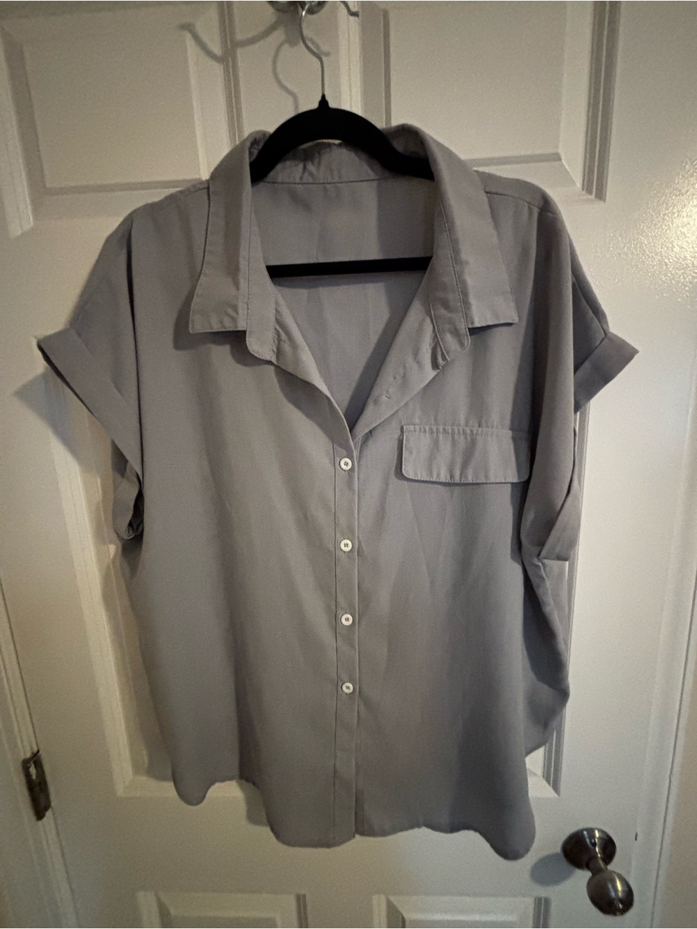 Women's Relaxed Gray Short-Sleeve Button-Down Shirt